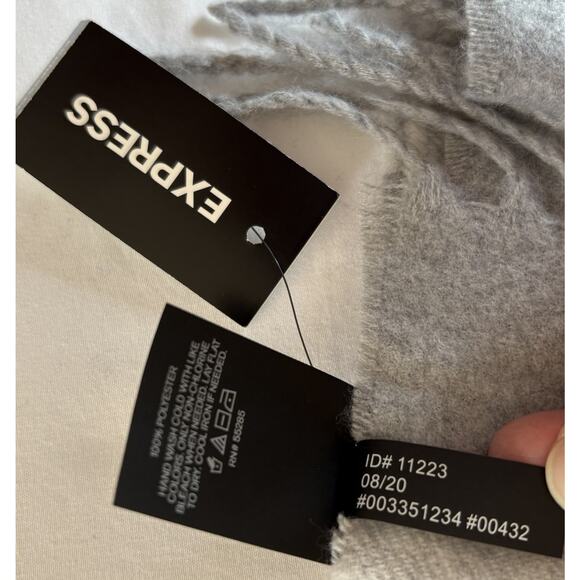 Express Striped Blanket Scarf 68" x 12" Gray White 3" Fringe Women’s NWT $38 - Picture 5 of 5